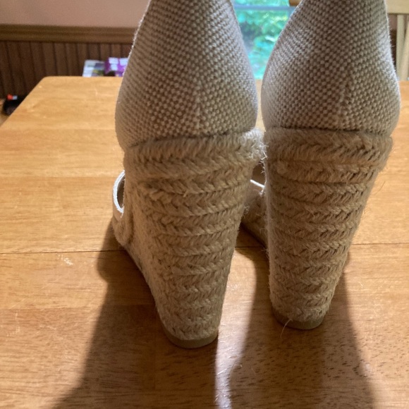 Espredilles , Size 5.5 beige, excellent condition never been worn. 3 inch heals - Picture 3 of 3